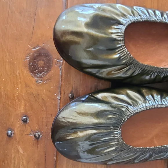 Lanvin Women Patent Leather Kaki Ballet FlatSize 37 1/2
